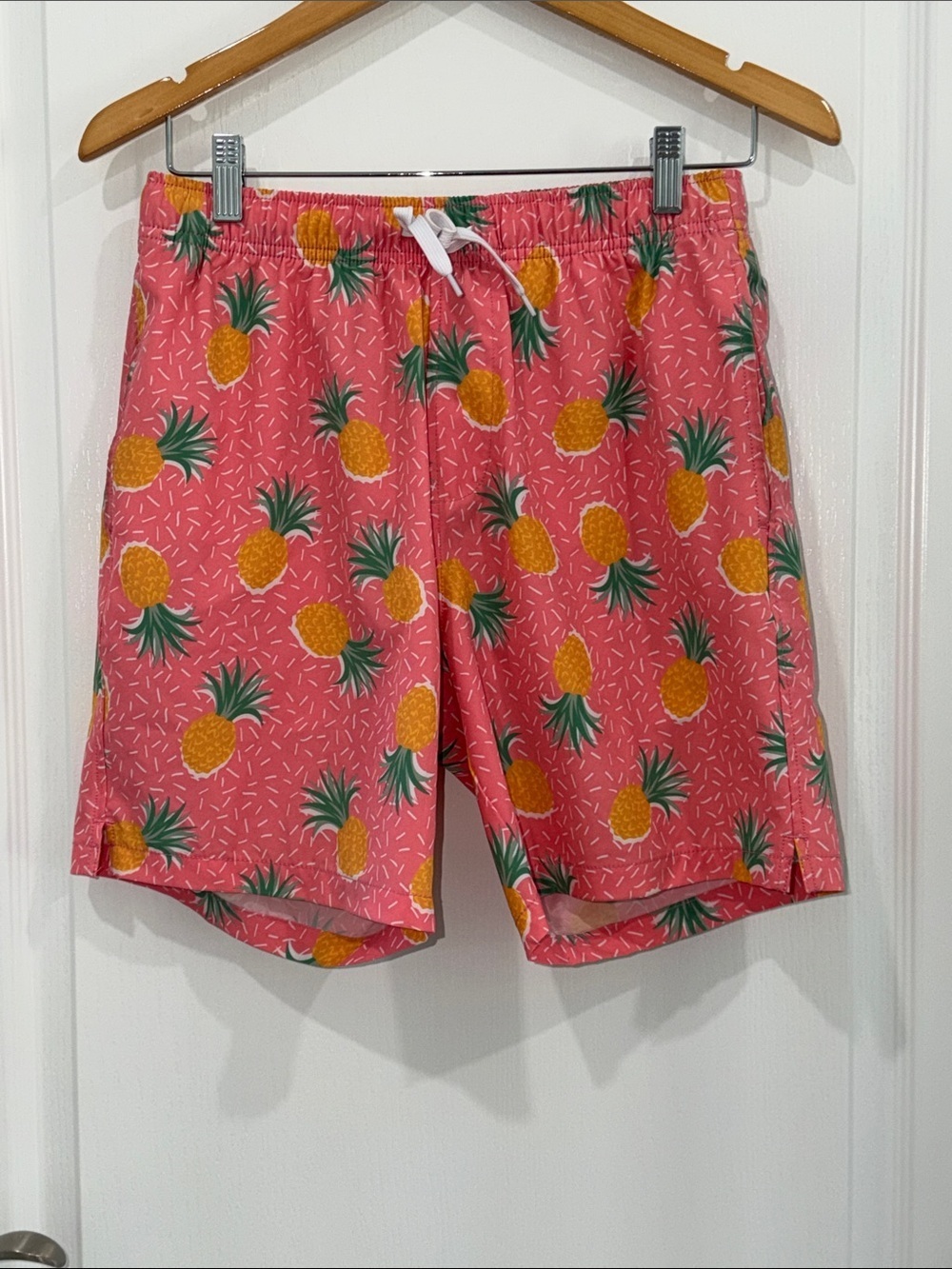 Bearbottom 7”Men's Pink Pineapple Swim Trunks size medium